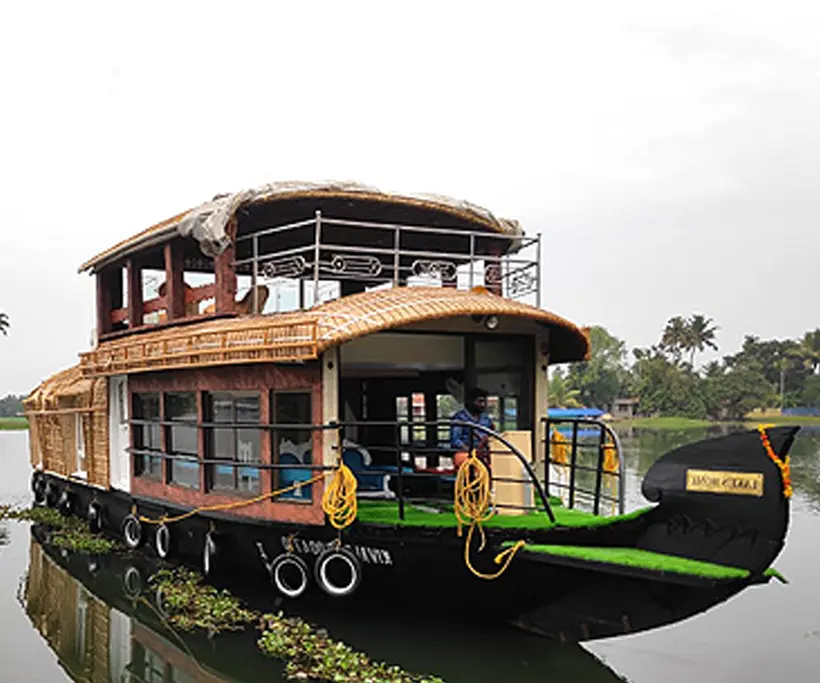 2 Bedroom Premium Houseboat