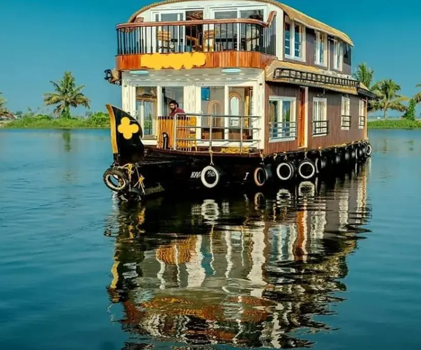 4 Bedroom Houseboat